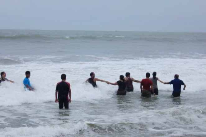 কুয়াকাটায় নিম্নচাপের প্রভাবে হোটেলবন্দি পর্যটক, বিপাকে ব্যবসায়ীরা